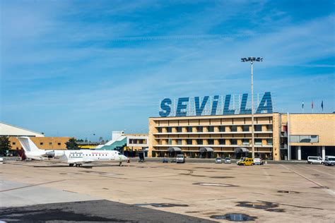 Vuelos Aeropuerto de Sevilla (SVQ) Aeropuerto de Tenerife Sur。